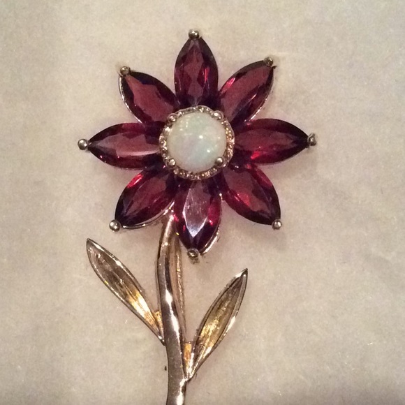 Jewelry - Garnet and opal pin, nib, 14kt
